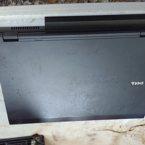 Laptop - Picture 2 of 4